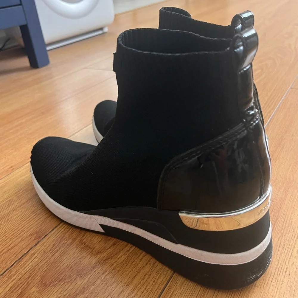 Michael kors Skyler knit ankle bootie/heeled slip on sneaker, woman’s 9